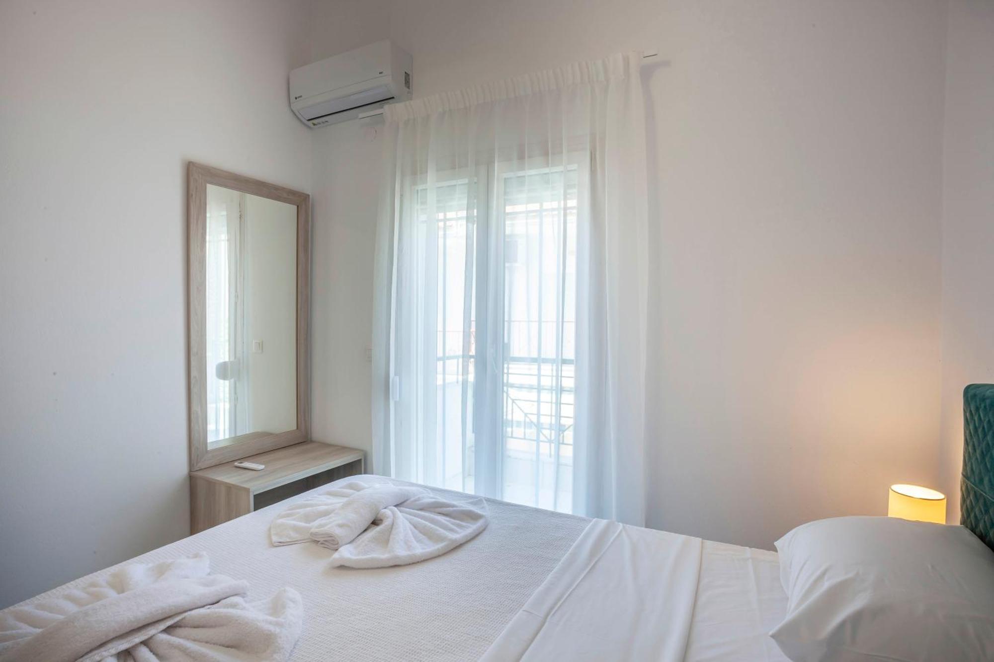Aris Luxury Apartments Pefkochori Exterior photo