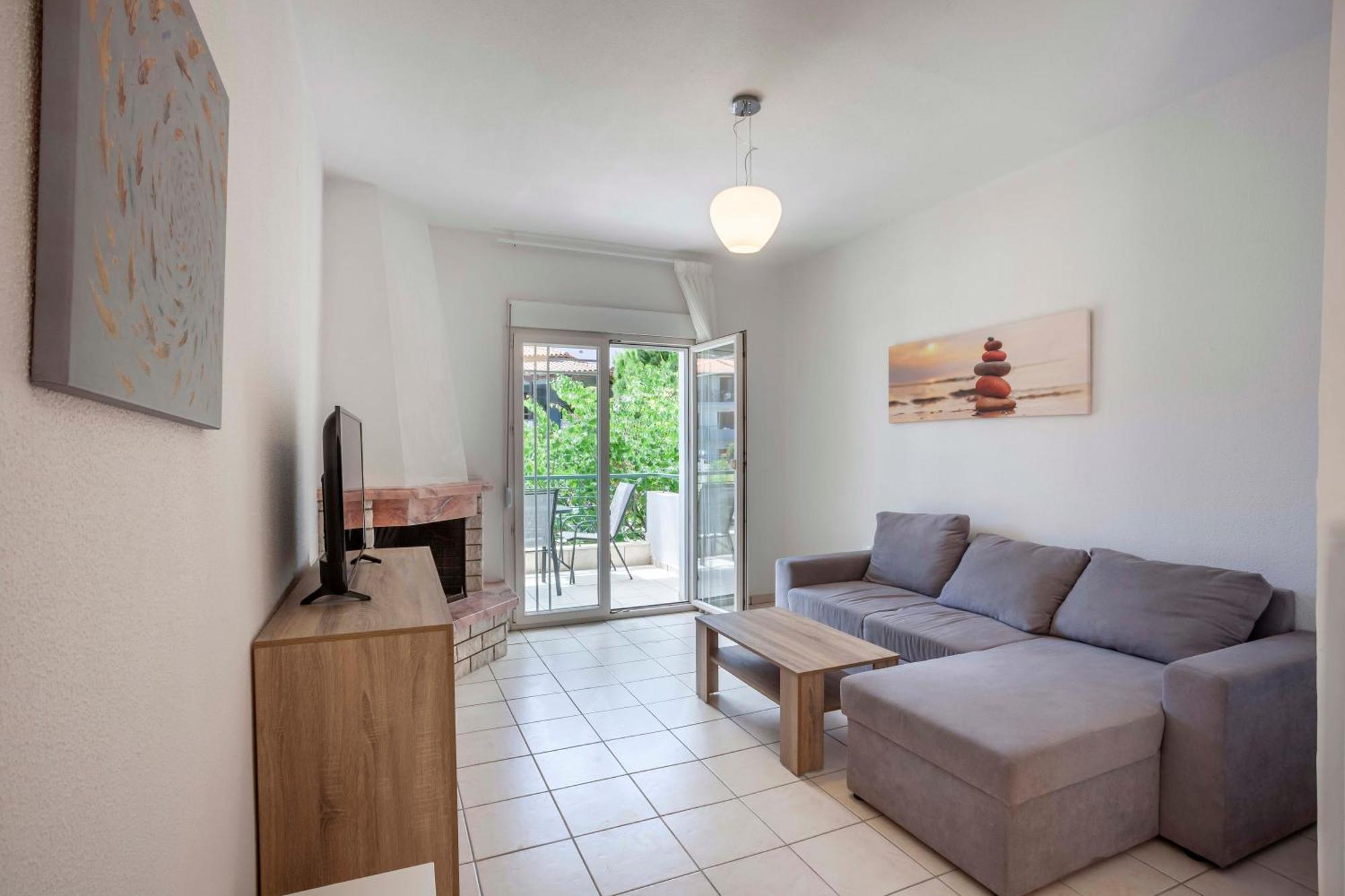 Aris Luxury Apartments Pefkochori Exterior photo